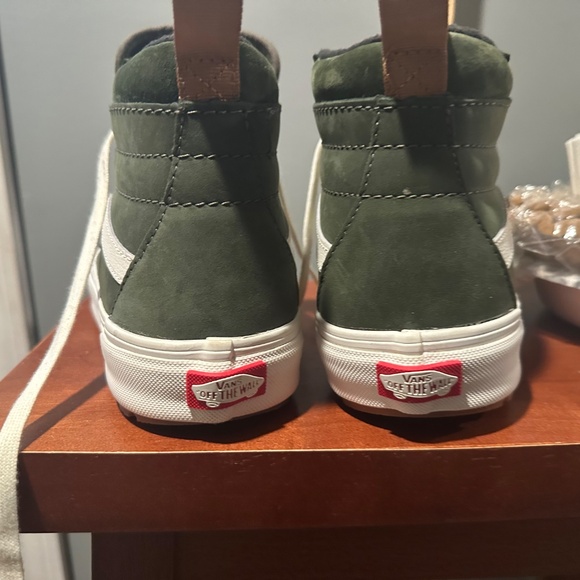 Vans - Picture 3 of 3